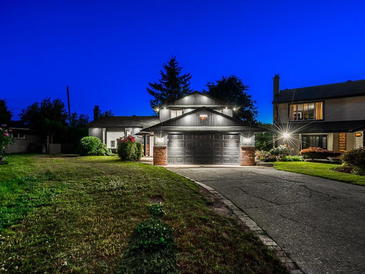 8967 144b Street, Surrey, BC, V3R 7J5