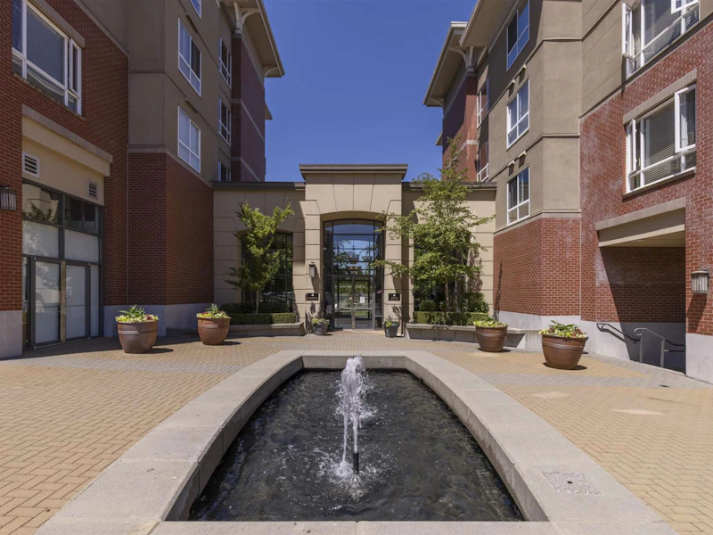 325 - 2970 King George Boulevard, Surrey BC V4P 0E6