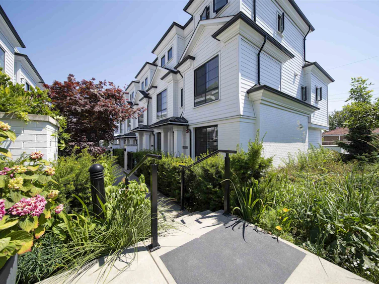 5-218 W 62nd Avenue, Vancouver, BC, V5X 0G9