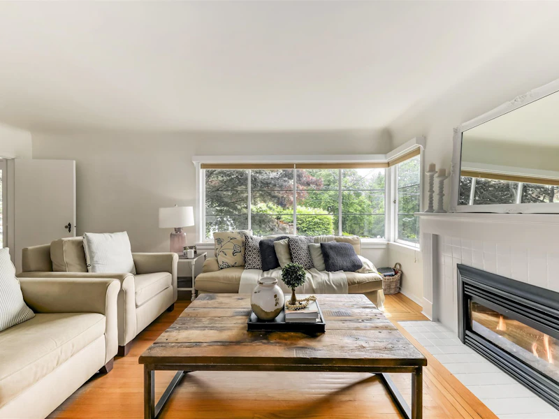 324 E Kings Road, North Vancouver BC V7N 1H6