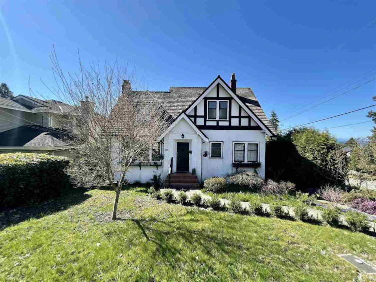 1090 Keith Road, West Vancouver, BC, V7T 1M5