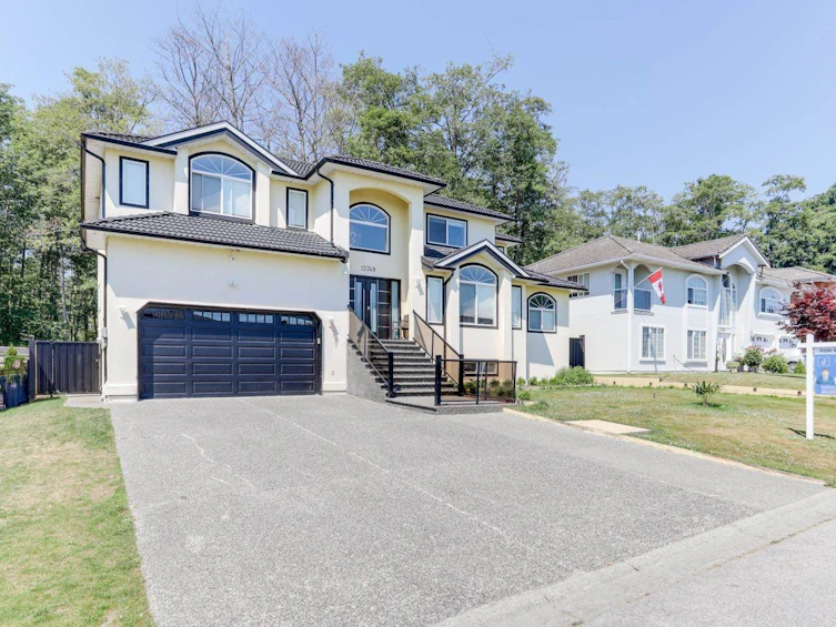 13749 93a Avenue, Surrey, BC, V3V 8A9