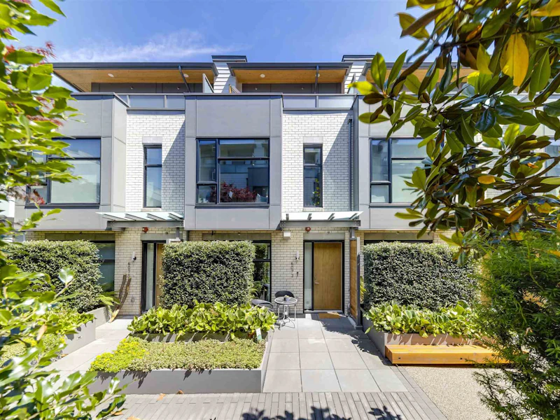 6072 Oak Street, Vancouver BC V6M 2W2
