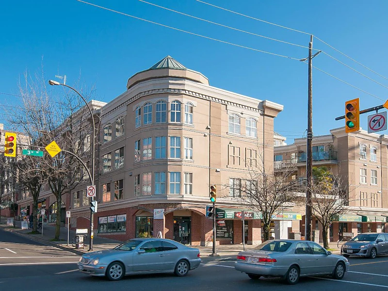 313 - 332 Lonsdale Avenue, North Vancouver BC V7M 3M5
