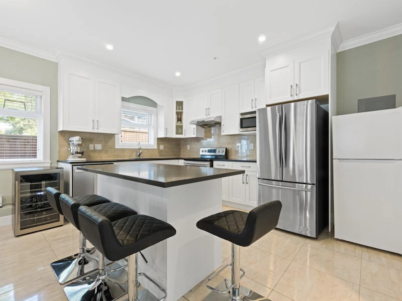 5512 Dundee Street, Vancouver BC V5R 3T9