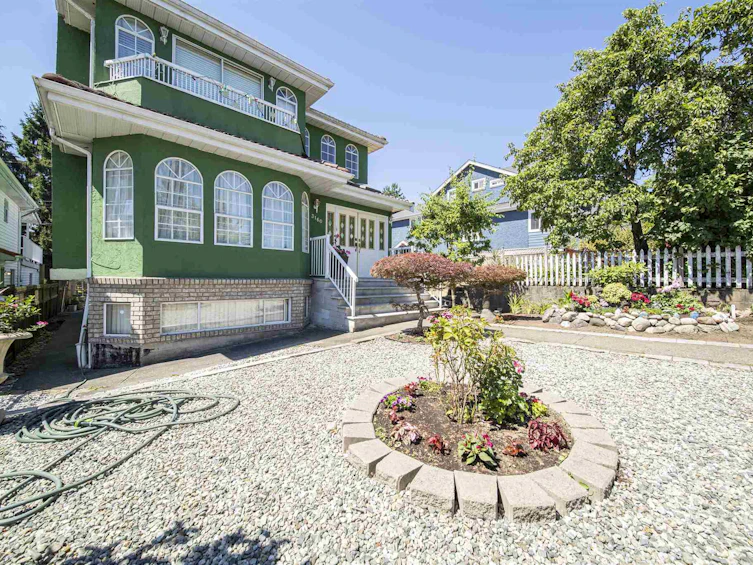 3160 Kings Avenue, Vancouver, BC, V5R 4T4