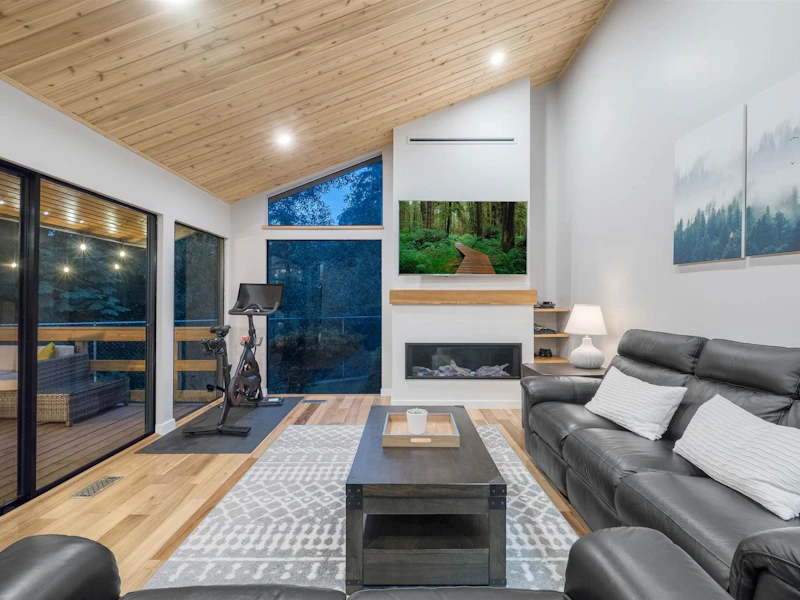 2871 Capilano Road, North Vancouver BC V7R 4H4