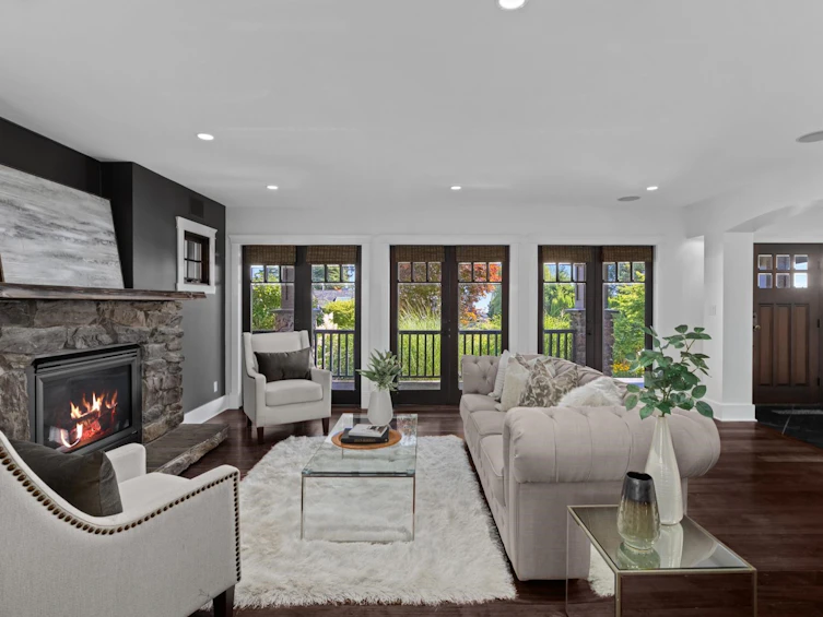 240 Holyrood Road, North Vancouver, BC, V7N 2R5