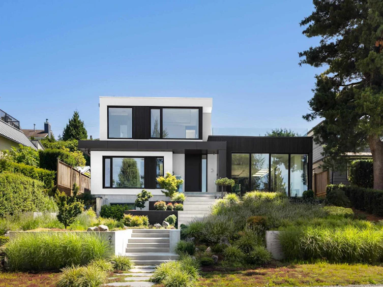276 Sandringham Crescent, North Vancouver, BC, V7N 2R8