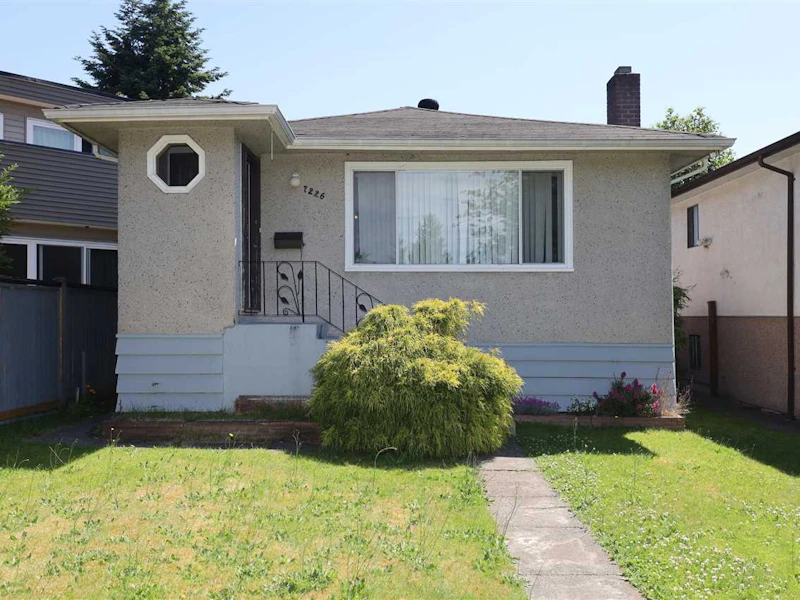 7226 Ontario Street, Vancouver BC V5X 3B7