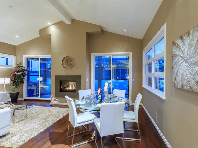 1205 Clyde Avenue, West Vancouver BC V7T 1E6