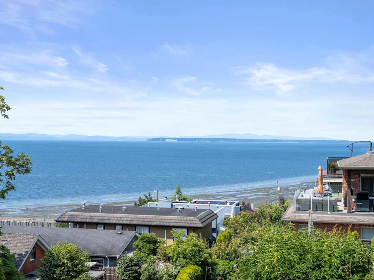 15220 Columbia Avenue, Surrey, BC, V4B 1J3
