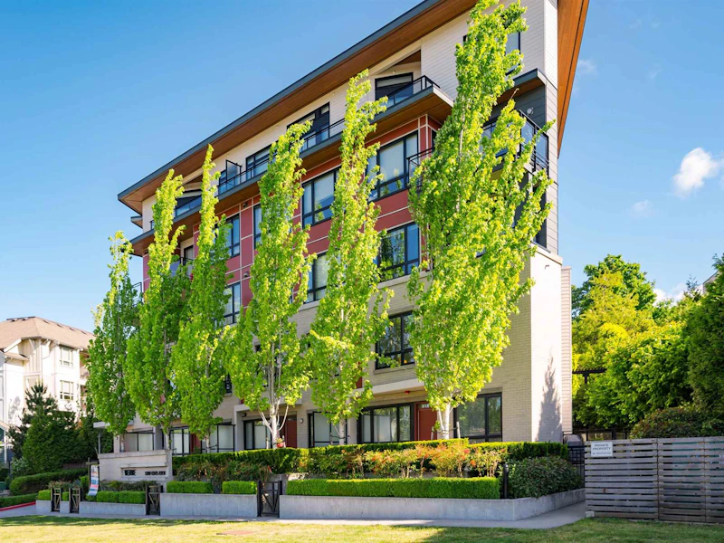 4 - 13931 Fraser Highway, Surrey BC V3T 4E6