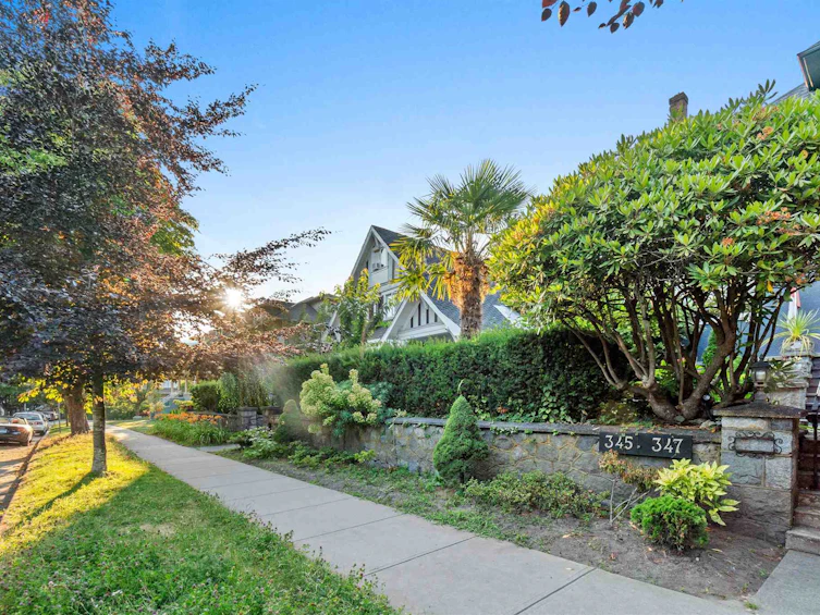 345 W 13th Avenue, Vancouver, BC, V5Y 1W2