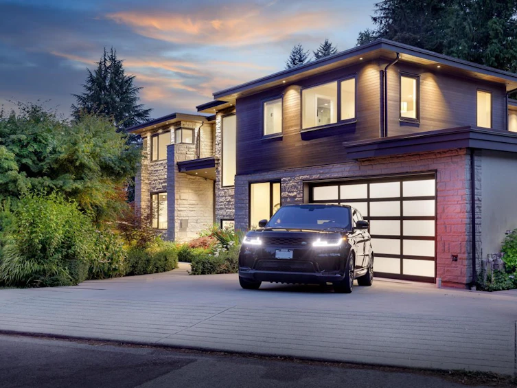 3885 Sunset Boulevard, North Vancouver, BC, V7R 3Y3