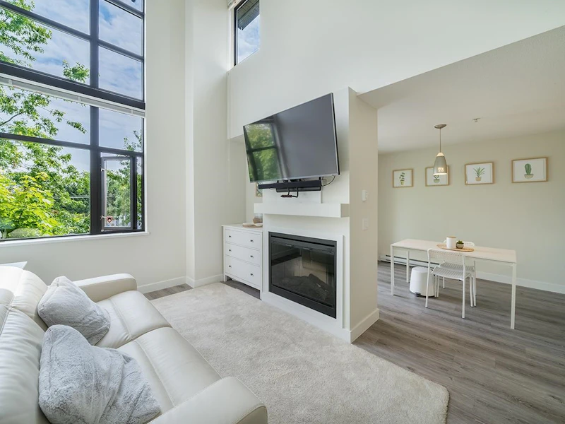 428 - 10838 City Parkway, Surrey BC V3T 5X9