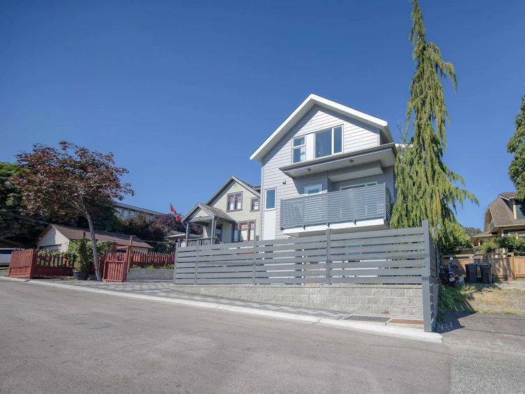 1-305 Gilley Street, New Westminster, BC, V3M 3X1
