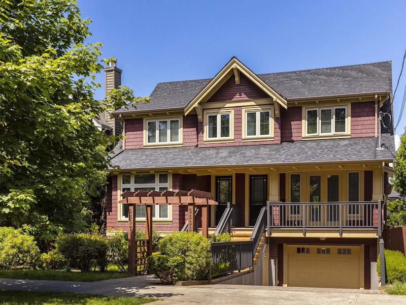 2555 W 8th Avenue, Vancouver BC V6K 2B3