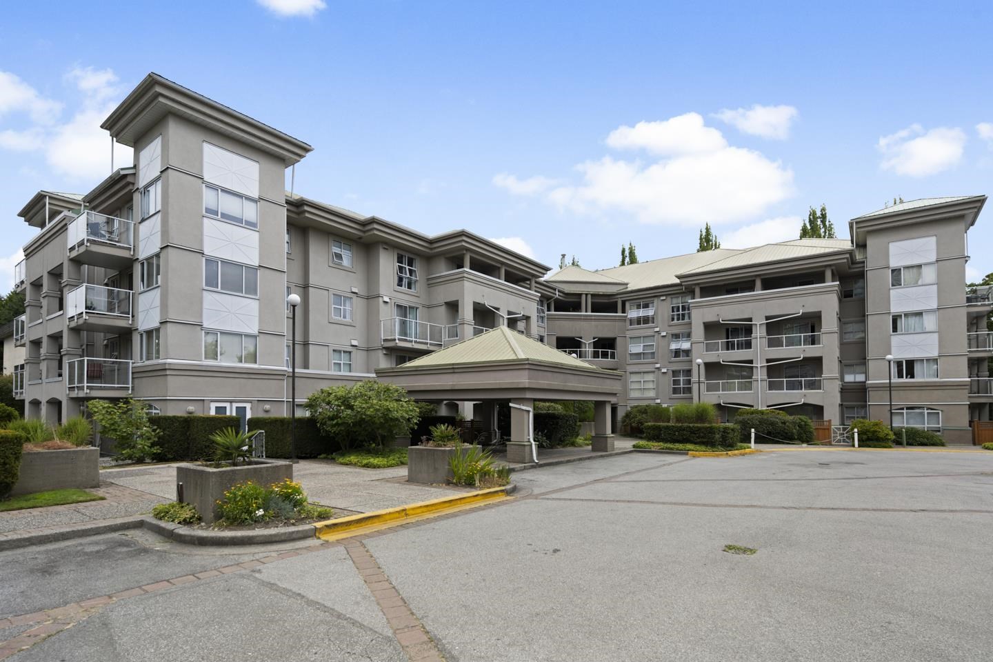 401-10533 University Drive, Surrey, BC, V3T 5T7