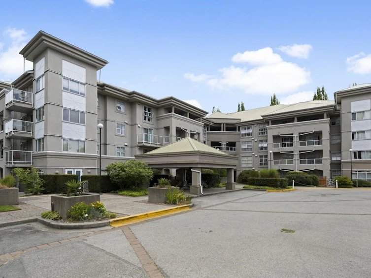401-10533 University Drive, Surrey, BC, V3T 5T7