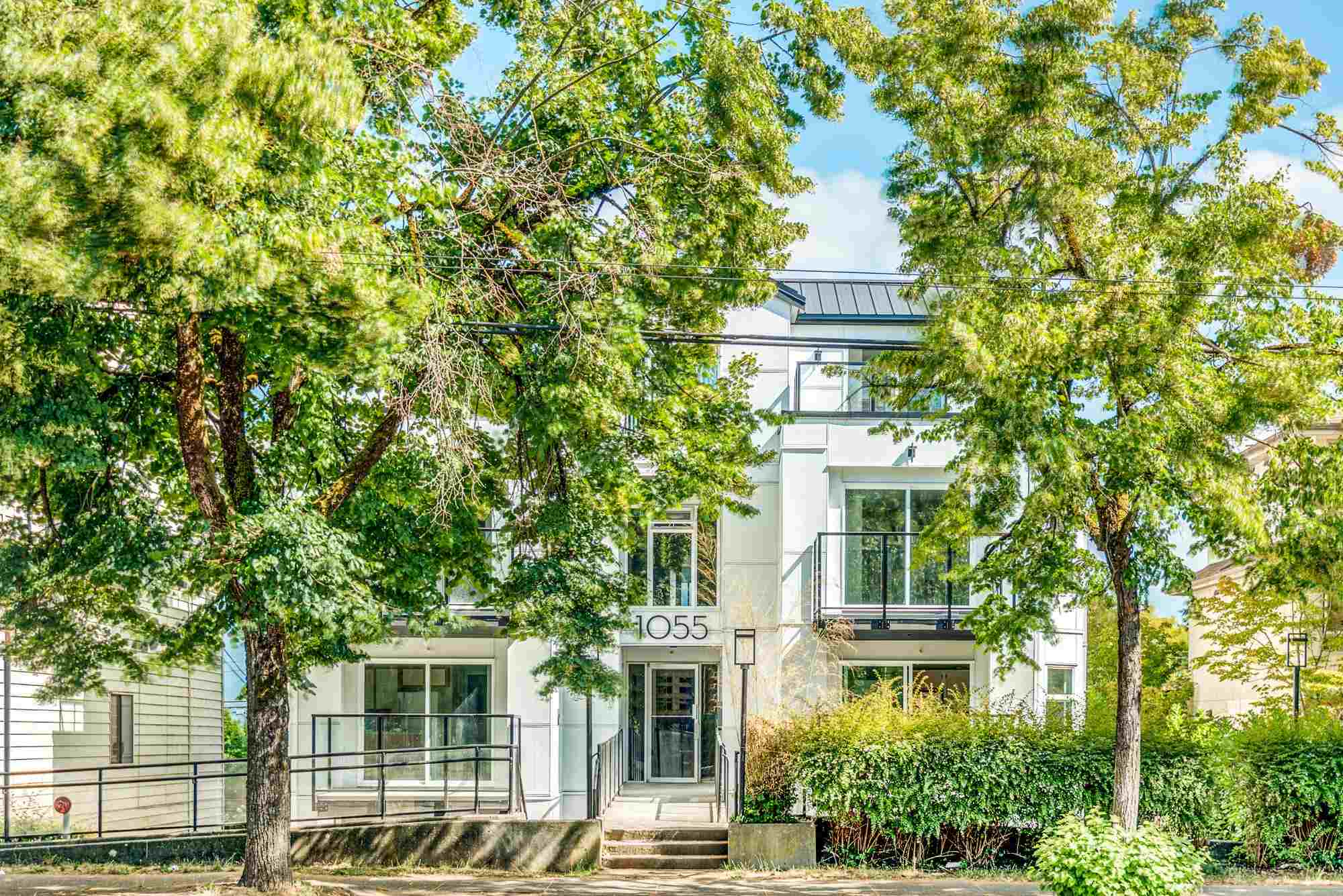 302-1055 E Broadway, Vancouver, BC, V5T 1Y5
