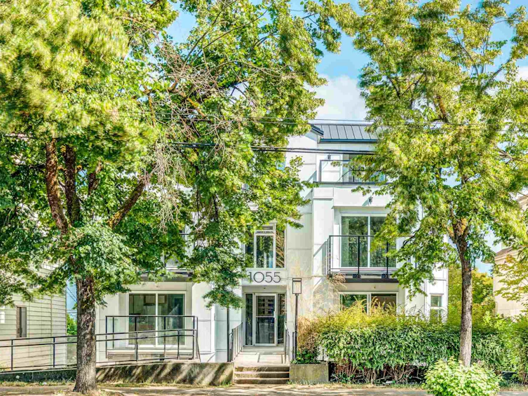302-1055 E Broadway, Vancouver, BC, V5T 1Y5
