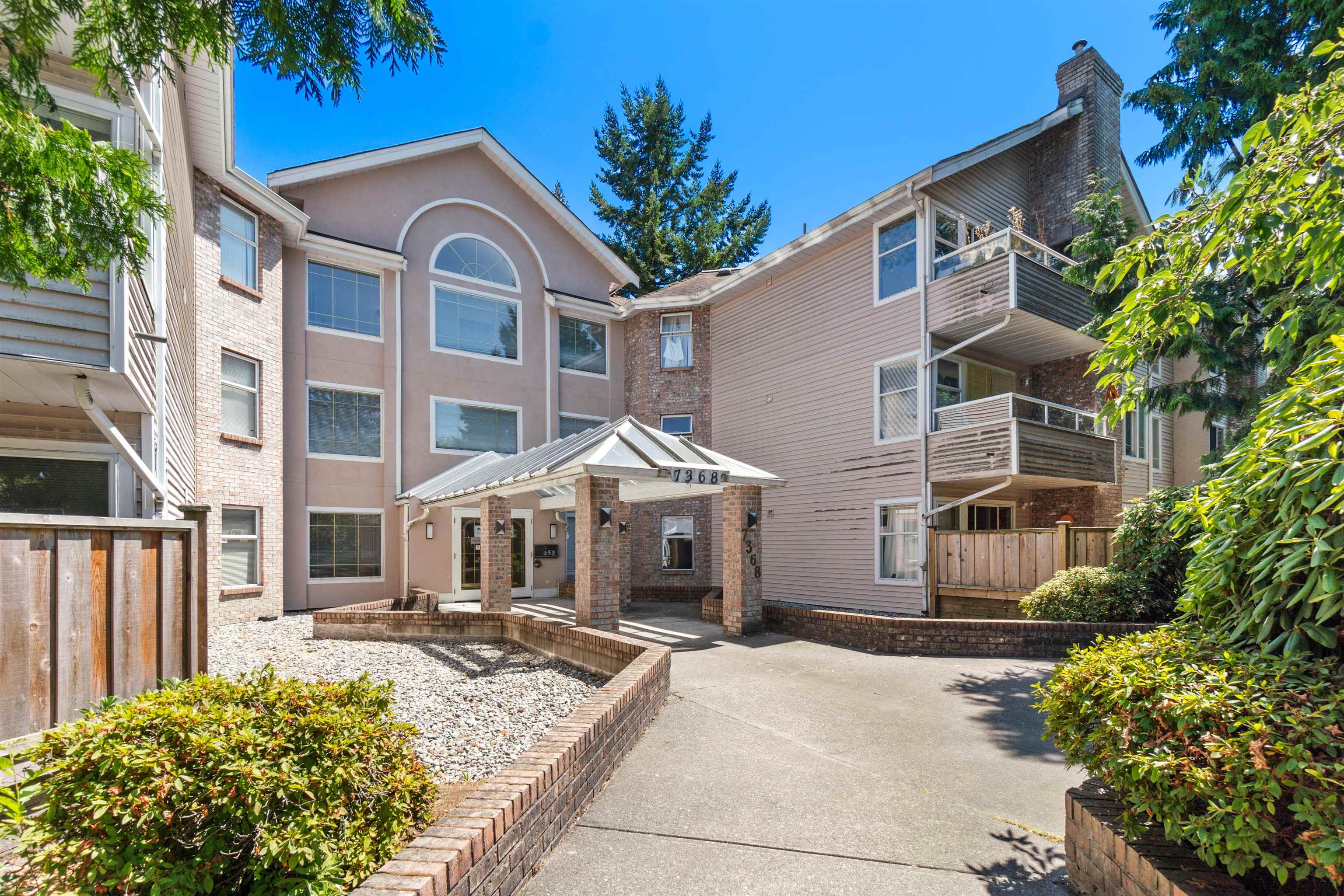 307-7368 Royal Oak Avenue, Burnaby, BC, V5J 4J6