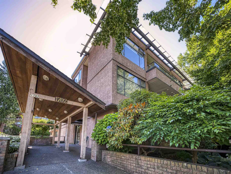 104-1702 Chesterfield Avenue, North Vancouver, BC, V7M 2P1