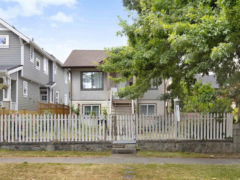 4293 Perry Street, Vancouver BC V5N 3X6