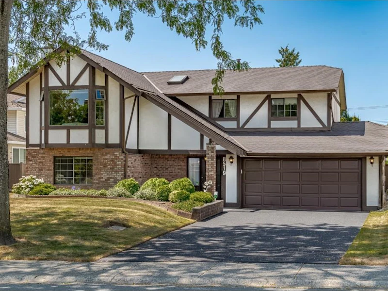 8519 152a Street, Surrey BC V3S 6G9