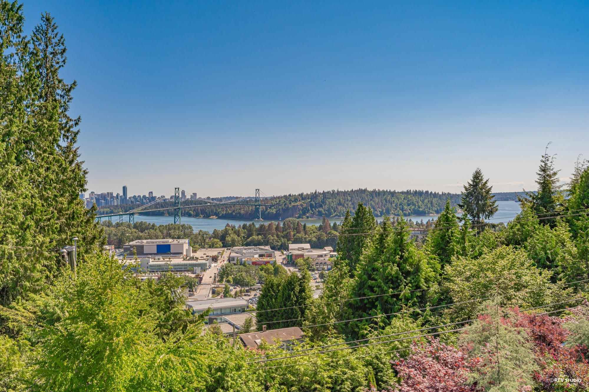 887 Esquimalt Avenue, West Vancouver, BC, V7T 1J9