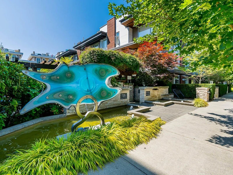 118 - 735 W 15th Street, North Vancouver BC V7M 0B8