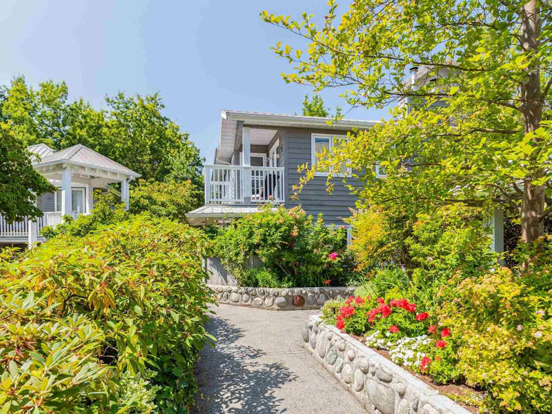 201 - 1523 Bowser Avenue, North Vancouver BC V7P 2Y4