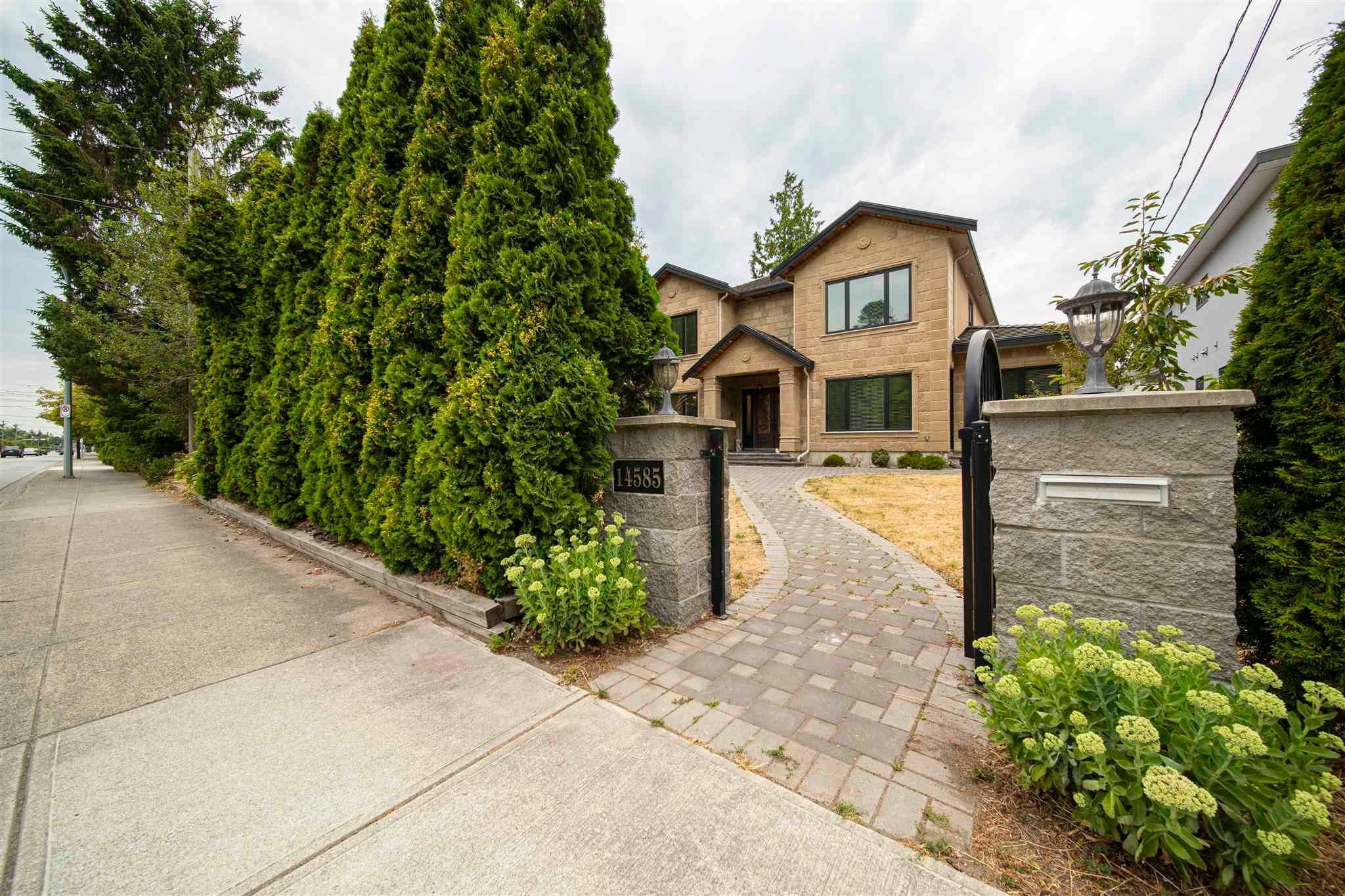 14585 16 Avenue, Surrey, BC, V4A 1R3