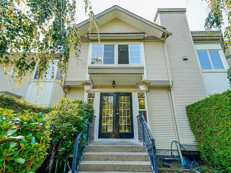 4-15450 101a Avenue, Surrey, BC, V3R 0Z8