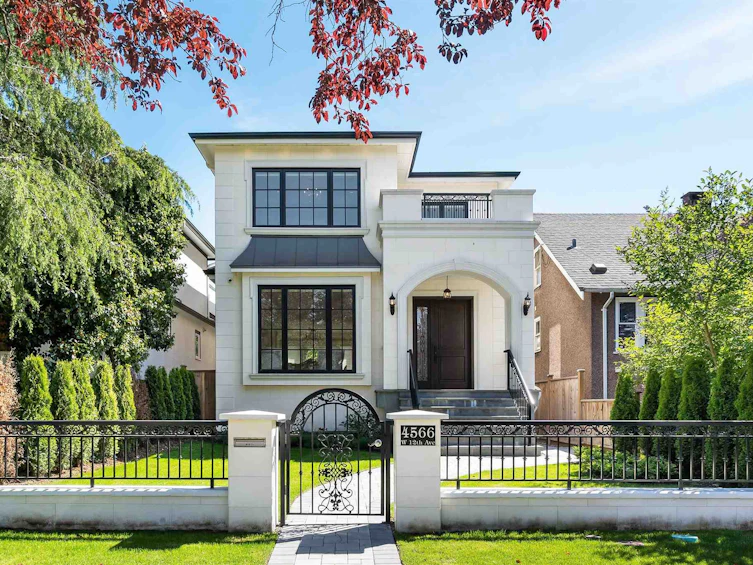4566 W 12th Avenue, Vancouver, BC, V6R 2R5