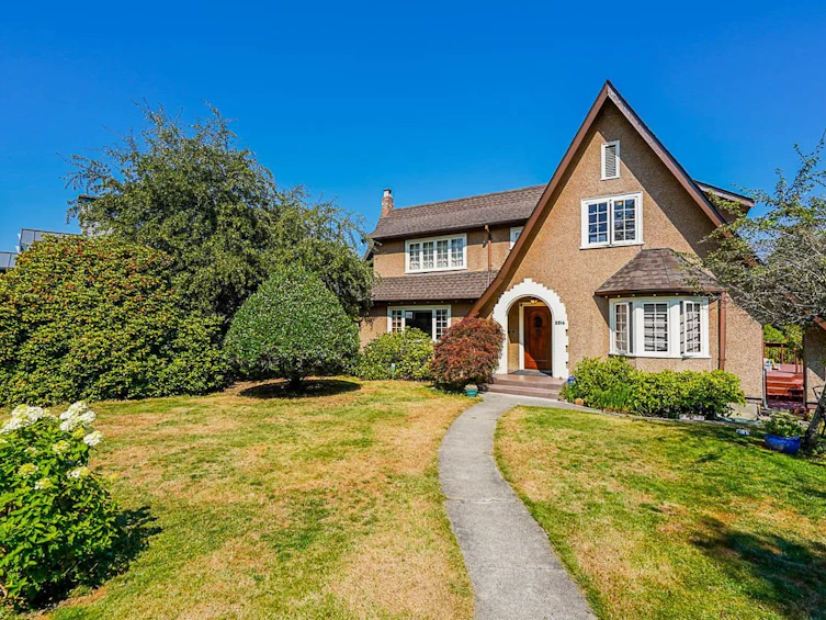 2516 Courtenay Street, Vancouver, BC, V6R 3X3