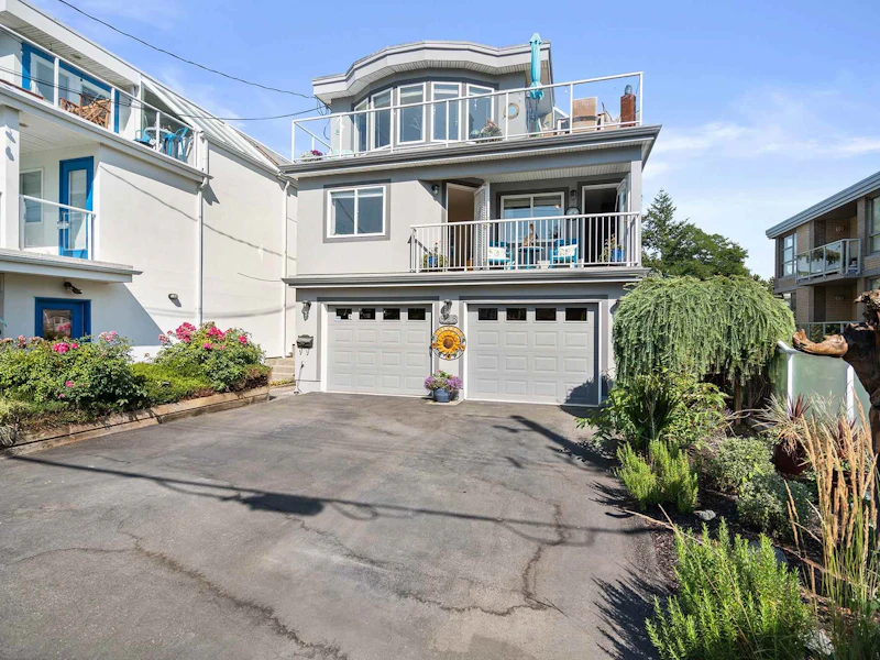 828 Parker Street, Surrey BC V4B 4R2
