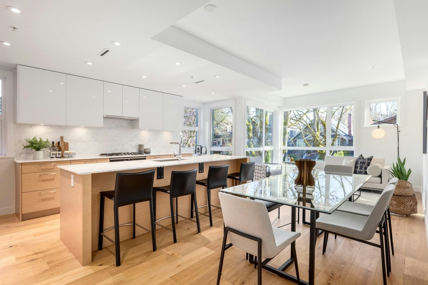 302-3669 W 11th Avenue, Vancouver, BC, V6R 2K4