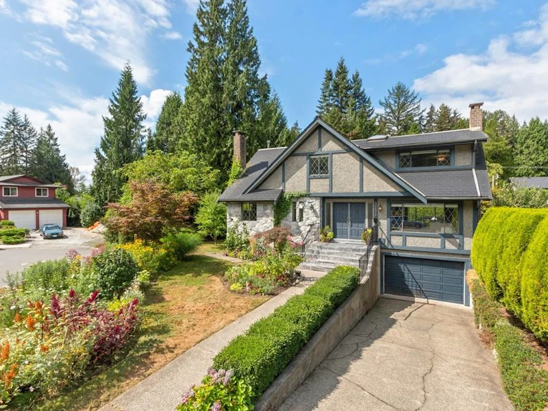 3215 Bermon Place, North Vancouver BC V7J 3R2