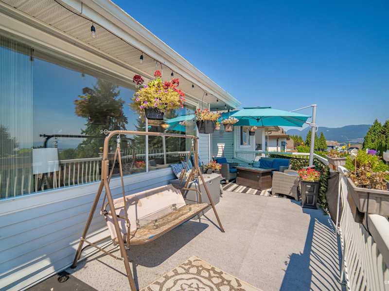 526 Riverview Crescent, Coquitlam BC V3C 5A7