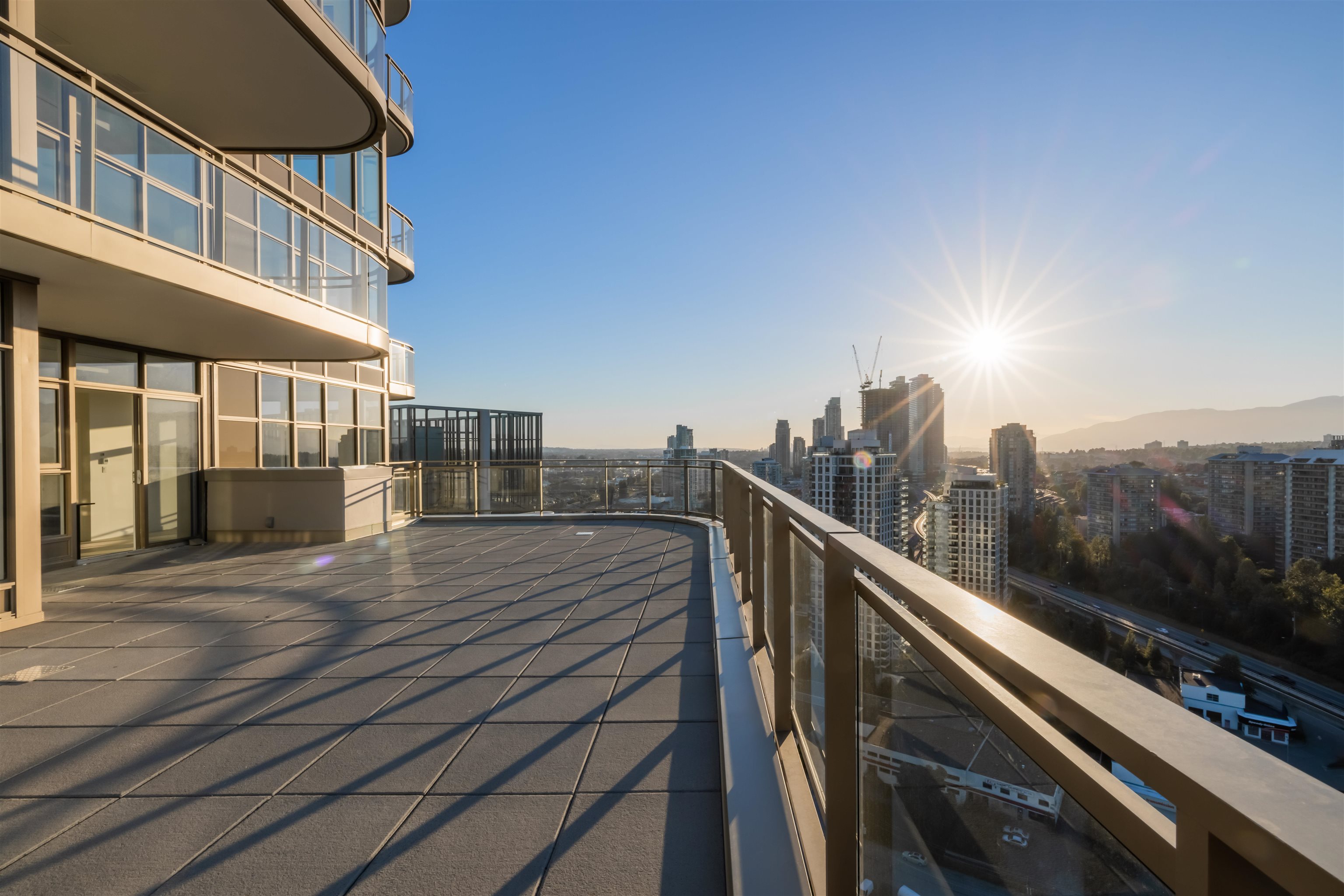 PH 2906-5333 Goring Street, Burnaby, BC, V5B 3A2