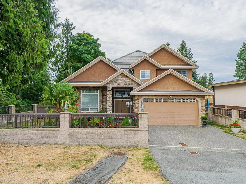 12709 96a Avenue, Surrey BC V3V 2B3