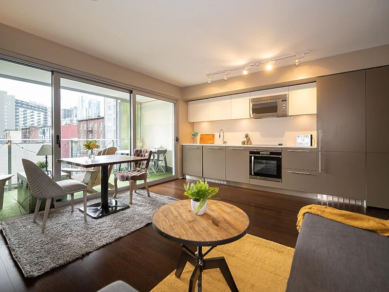 504 - 999 Seymour Street, Vancouver BC V6B 0M5