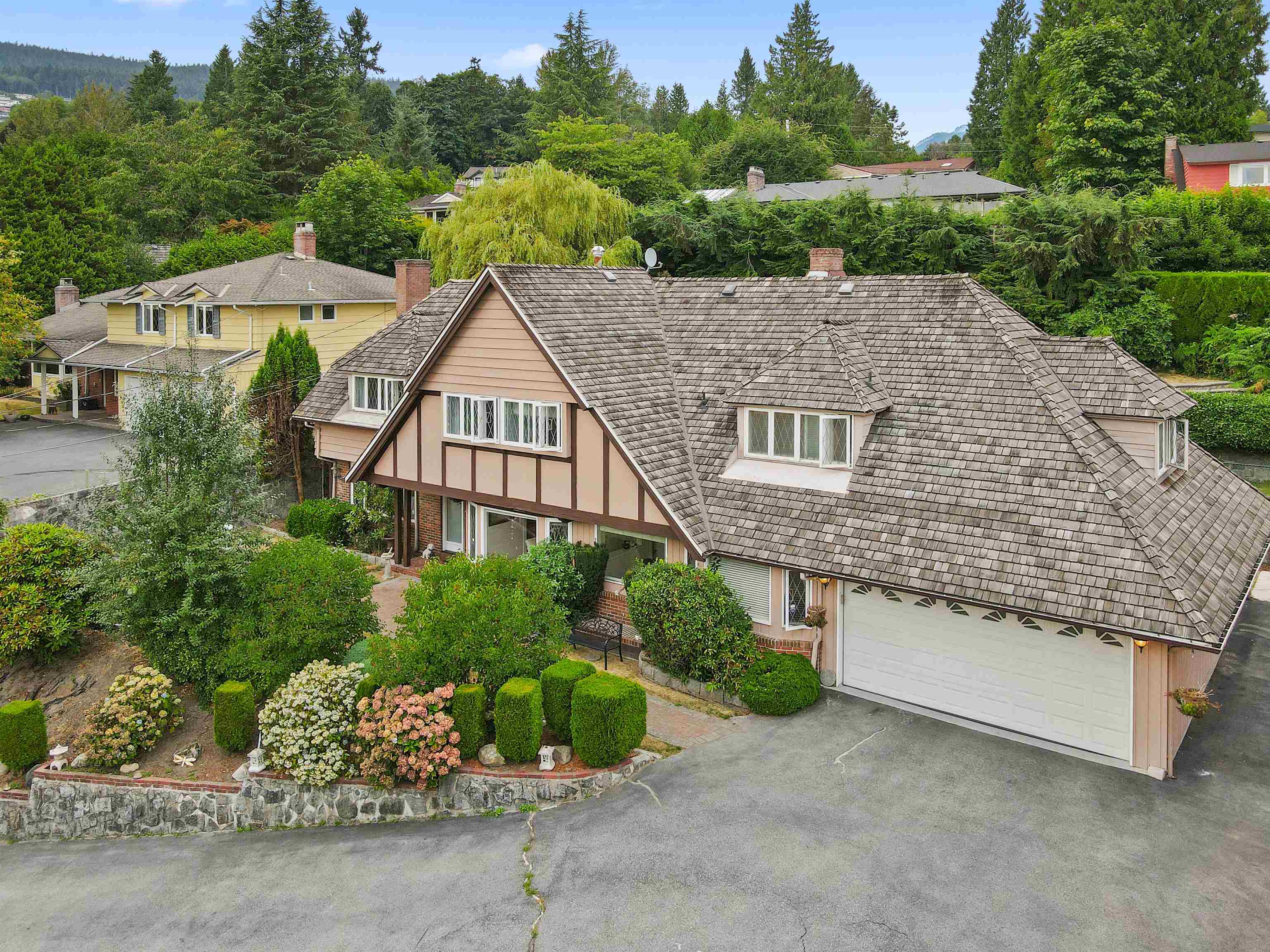 1315 Ottaburn Road, West Vancouver, BC, V7S 2J9