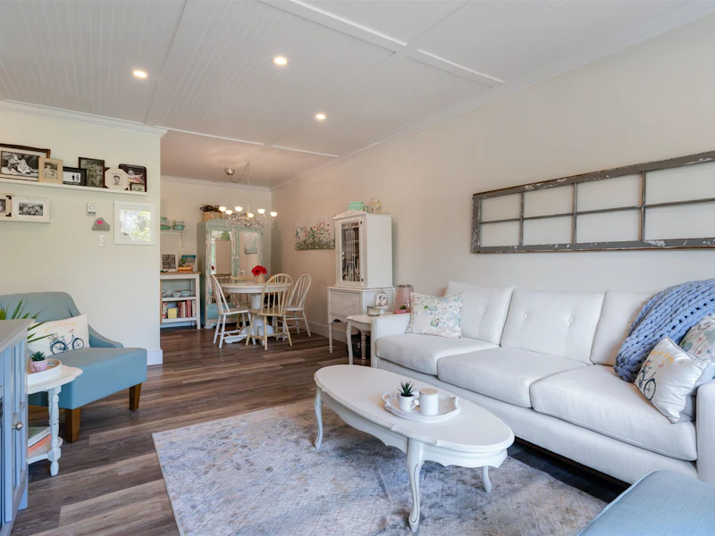 201 - 251 W 4th Street, North Vancouver BC V7M 1H8