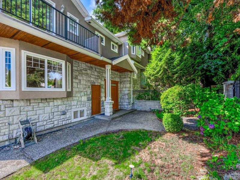 888 W 70th Avenue, Vancouver BC V6P 6Z3