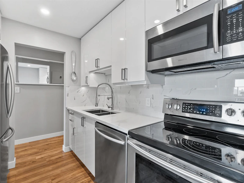 207 - 310 W 3rd Street, North Vancouver BC V7M 1G4