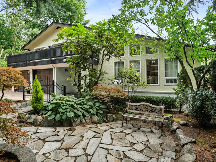 8220 Nelson Avenue, Burnaby, BC, V5J 4E5