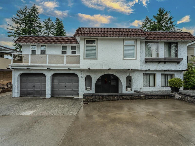 654 Robinson Street, Coquitlam BC V3J 4E4